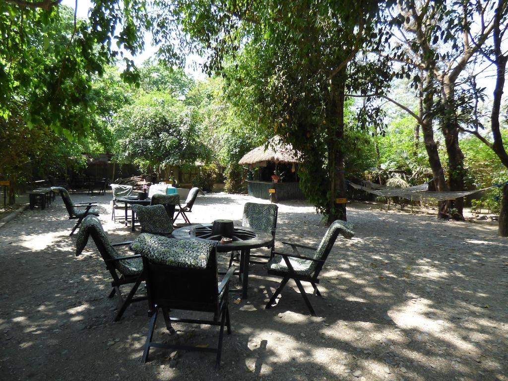 Chitwan Gaida Lodge Саураха Экстерьер фото