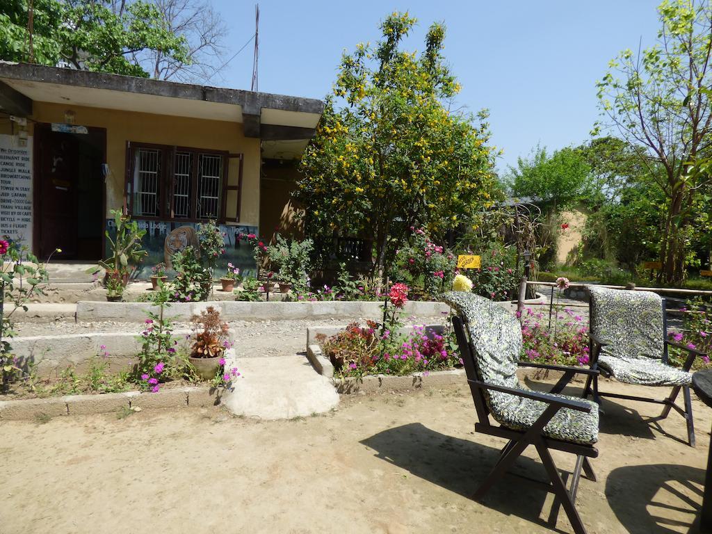 Chitwan Gaida Lodge Саураха Экстерьер фото