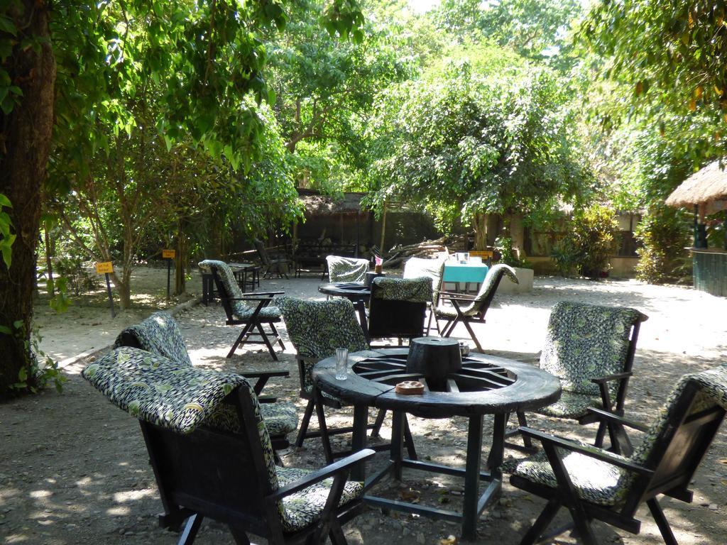 Chitwan Gaida Lodge Саураха Экстерьер фото